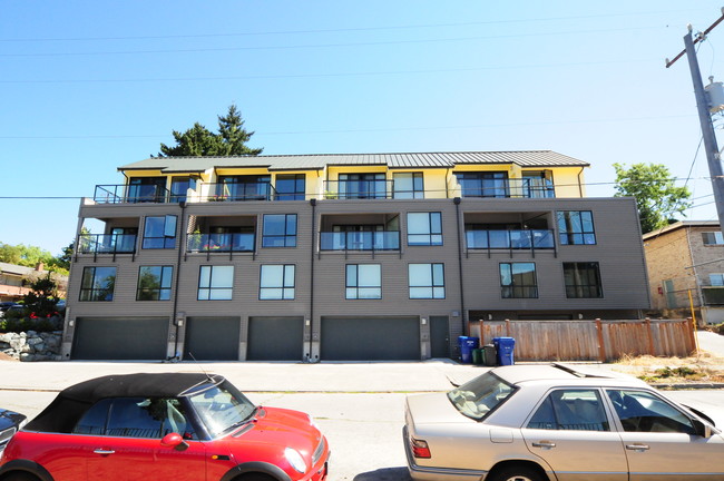 Chris Apartments in Seattle, WA - Building Photo - Building Photo