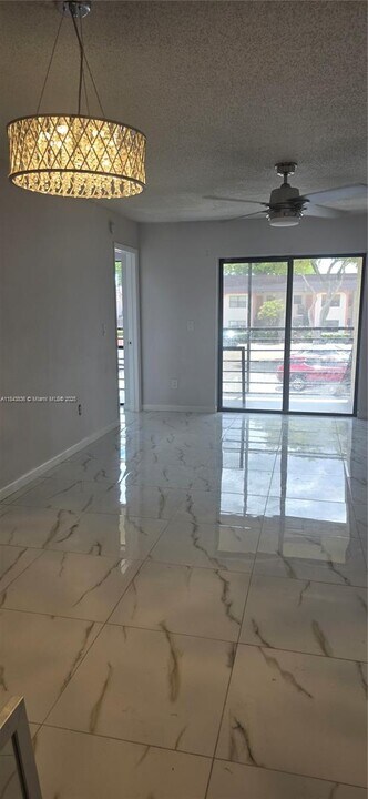 900 NE 209th Terrace in Miami, FL - Building Photo
