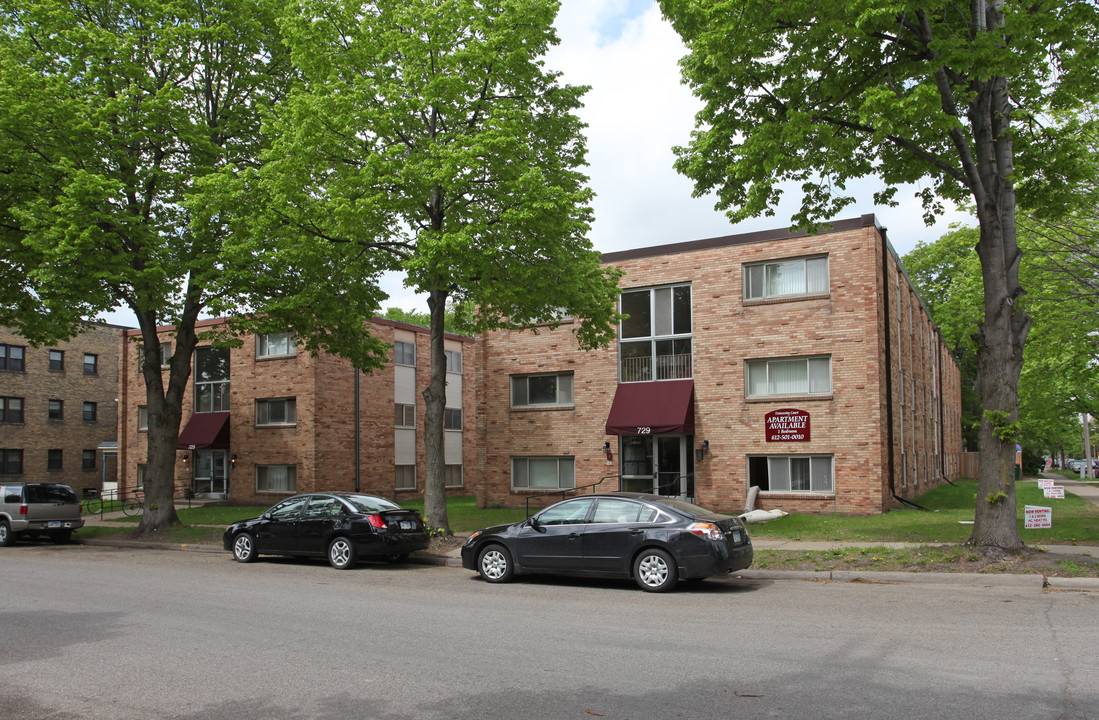 University Court in Minneapolis, MN - Building Photo