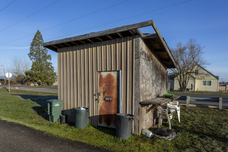 92424 Highway 99 S in Junction City, OR - Building Photo - Building Photo