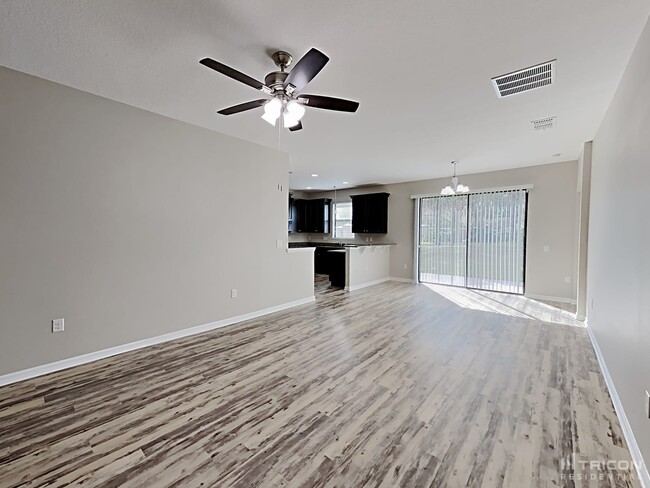 1098 Hermosa Way in Kissimmee, FL - Building Photo - Building Photo