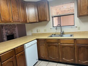 7136 Rimwood in Live Oak, TX - Building Photo - Building Photo