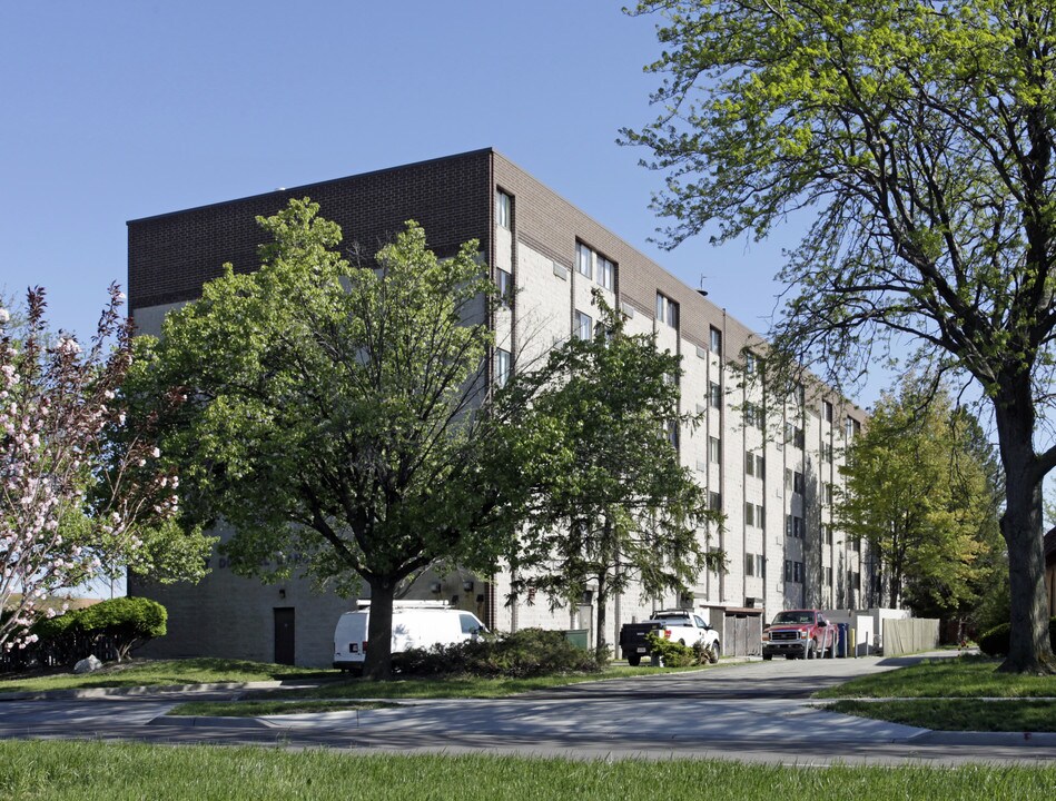 Robert Dorrell Manor in Toledo, OH - Building Photo