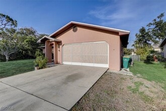 233 Chamber St NW in Port Charlotte, FL - Building Photo - Building Photo
