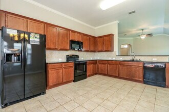 900 W Bend Blvd in Burleson, TX - Foto de edificio - Building Photo