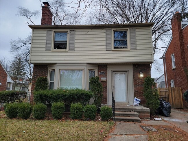 property at 17400 Huntington Rd