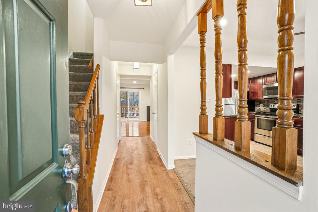 9040 Armendown Dr in Springfield, VA - Building Photo