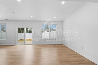 12805 N Jaydee Ln in Spokane, WA - Building Photo - Building Photo