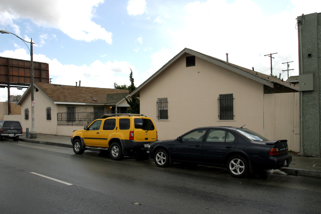 2516 E Anaheim St in Long Beach, CA - Building Photo