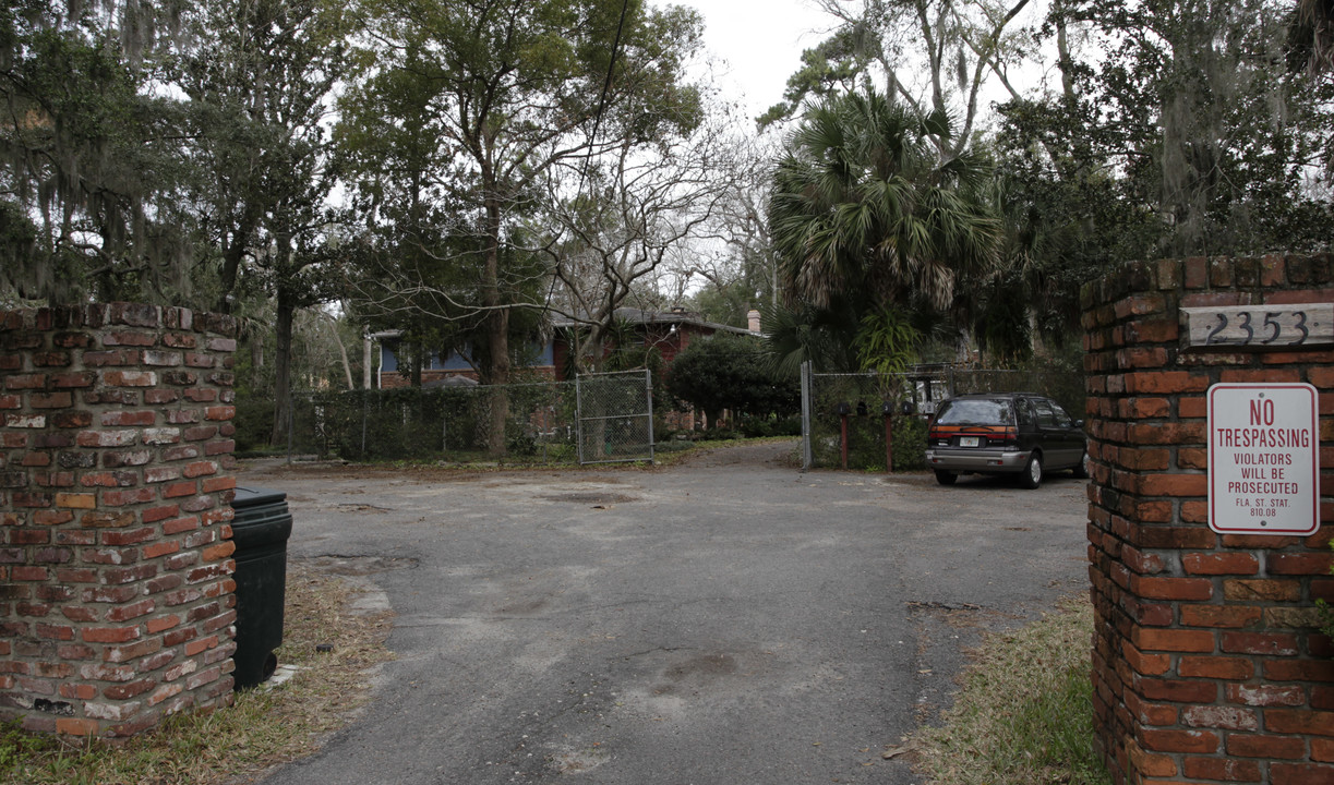 2325-2353 Spring Park Rd in Jacksonville, FL - Building Photo