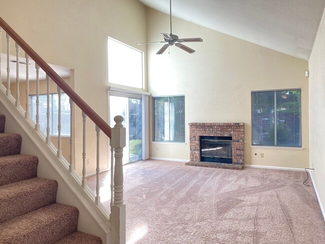 8916 Gemwood Way in Elk Grove, CA - Building Photo - Building Photo