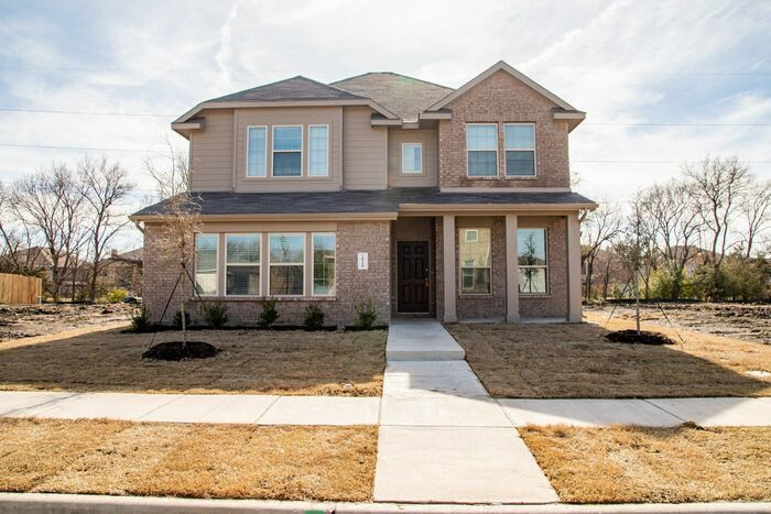 1926 Jasmine Dr in Lancaster, TX - Building Photo