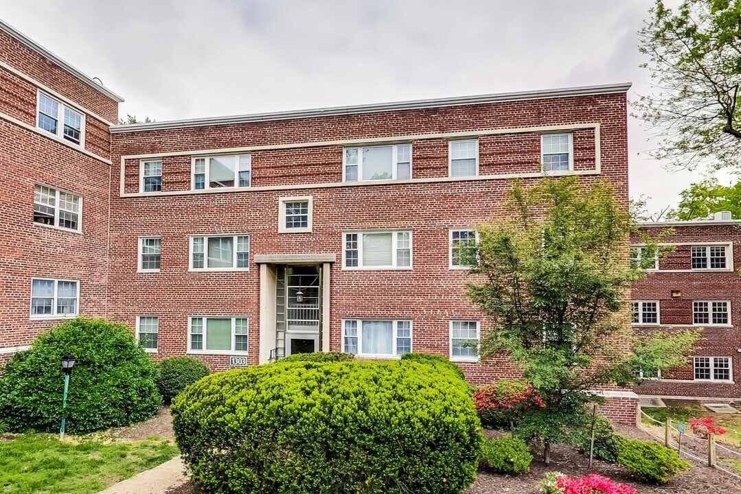 1303 N Ode St in Arlington, VA - Building Photo