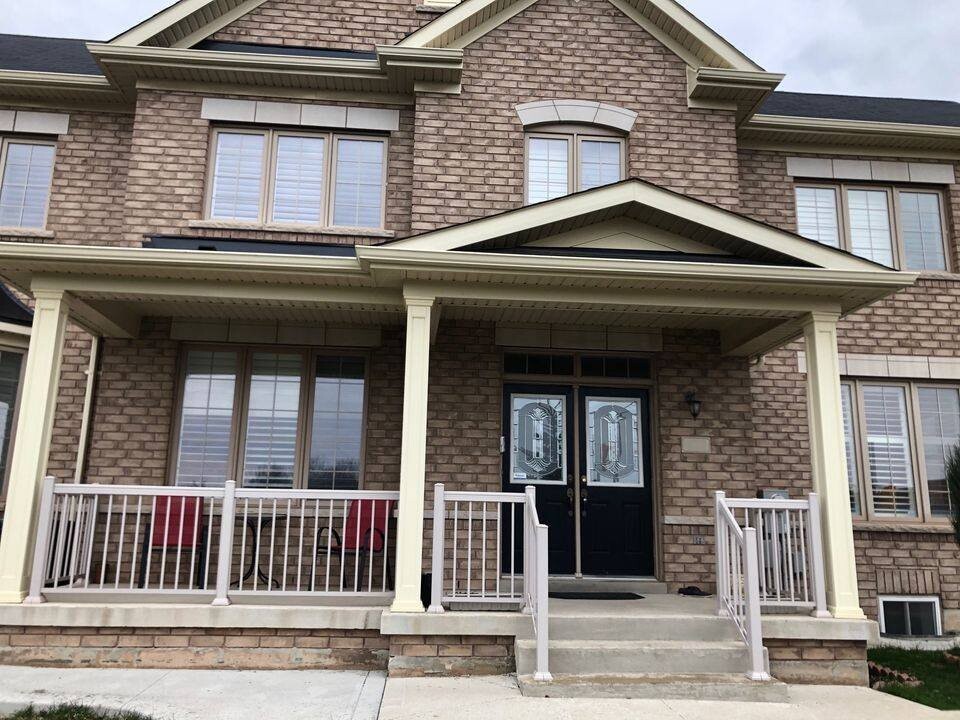 212 Elbern Markell Dr in Brampton, ON - Building Photo