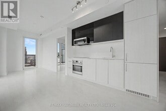 308 Jarvis St in Toronto, ON - Building Photo - Building Photo