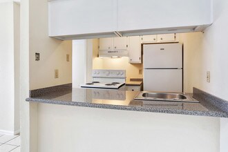 671 Central Ave-Unit -104 in Jefferson, LA - Building Photo - Building Photo