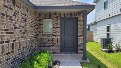 526 Dalloway St in Montgomery, TX - Building Photo - Building Photo