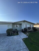 693 S Laspina St in Tulare, CA - Building Photo