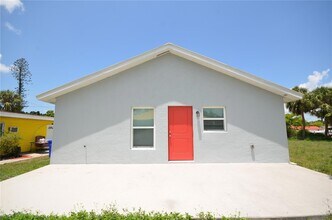 2225 Carver Ave in Ft. Myers, FL - Foto de edificio - Building Photo