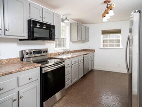 75 McCraw St in Rossville, GA - Foto de edificio - Building Photo