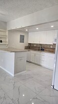 17600 NW 68th Ave, Unit B2002 in Hialeah, FL - Building Photo