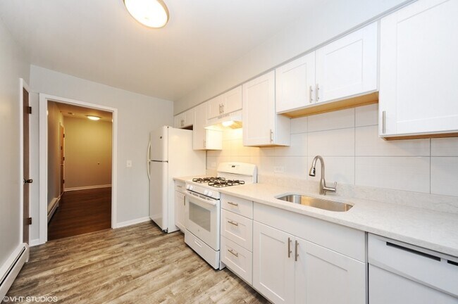 943 Waukegan Rd photo'