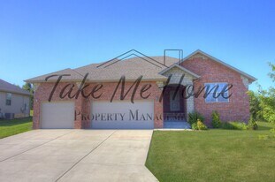 860 E Purple Martin St in Nixa, MO - Building Photo