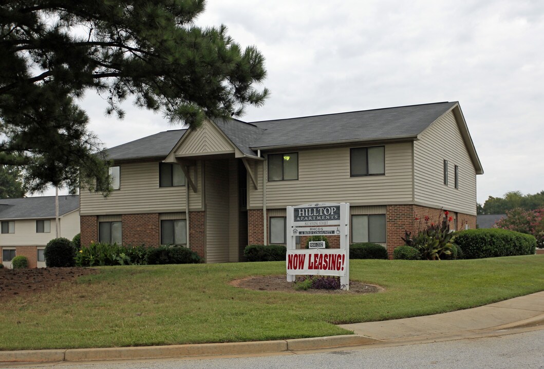 Hilltop Apartments in Laurens, SC - Building Photo
