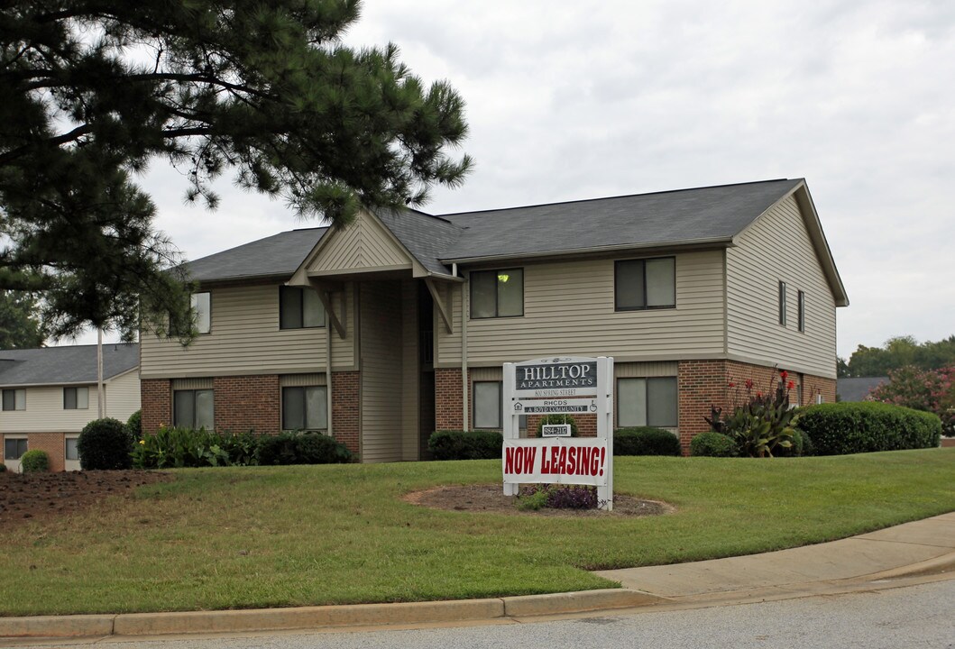 Hilltop Apartments in Laurens, SC - Foto de edificio