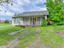 1320 S Jensen Ave in El Reno, OK - Building Photo