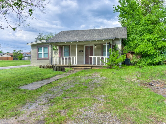 property at 1320 S Jensen Ave