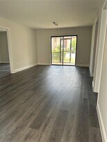 855 NE 209th St in North Miami Beach, FL - Building Photo