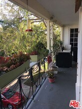 611 Midvale Ave in Los Angeles, CA - Building Photo - Building Photo