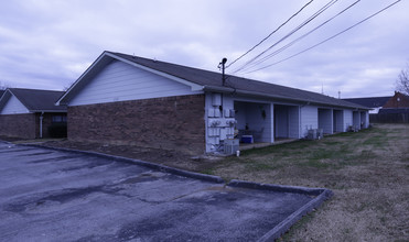 Colony Apartments in Chattanooga, TN - Foto de edificio - Building Photo