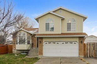 6957 Diamondleaf Way in West Jordan, UT - Building Photo