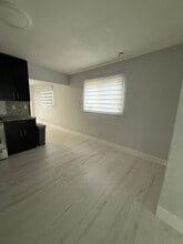 7142 SW 22nd St in Miami, FL - Building Photo - Building Photo
