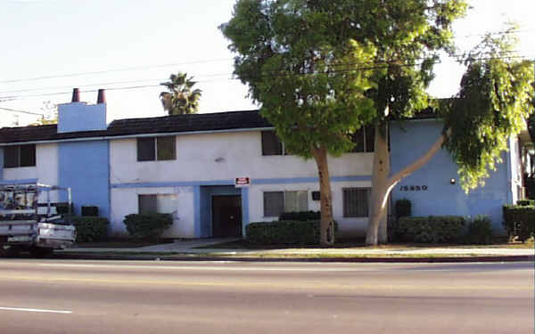 Gorgi Apartments in Van Nuys, CA - Building Photo - Building Photo