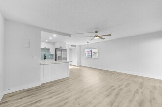 59 Saxony B in Delray Beach, FL - Building Photo - Building Photo
