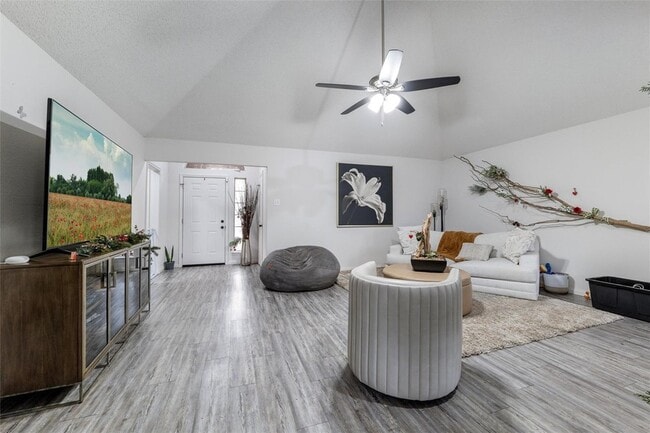 property at 916 Clover Hill Ln