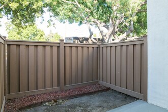 Arrive Laurie Lane in Thousand Oaks, CA - Building Photo - Building Photo