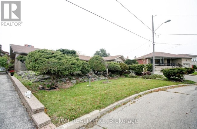 property at 16 Carousel Ct