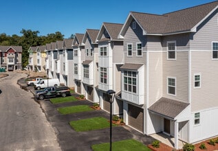 Amelia Villages in Nashua, NH - Building Photo - Building Photo