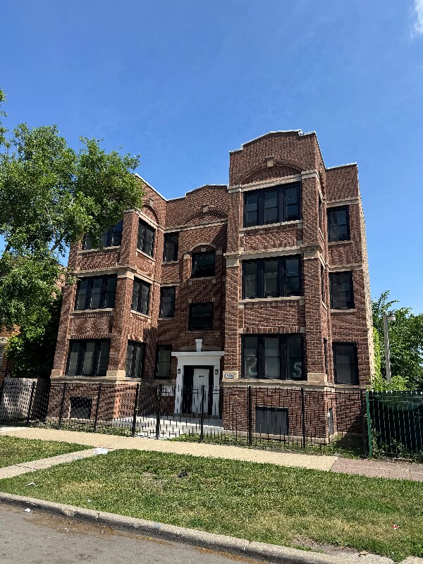 property at 4706 W Washington Blvd