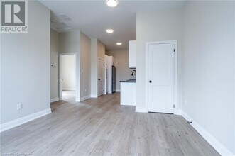 732 11th Ave in Hamilton, ON - Building Photo - Building Photo