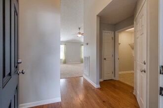 103 Blossom Ct in White House, TN - Foto de edificio - Building Photo