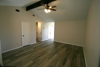 2189 N Earl Rudder Fwy in Bryan, TX - Building Photo - Building Photo