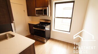 2645 N Spaulding Ave, Unit 1E in Chicago, IL - Building Photo
