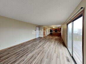 3047 Hollybank Rd in Reynoldsburg, OH - Foto de edificio - Building Photo