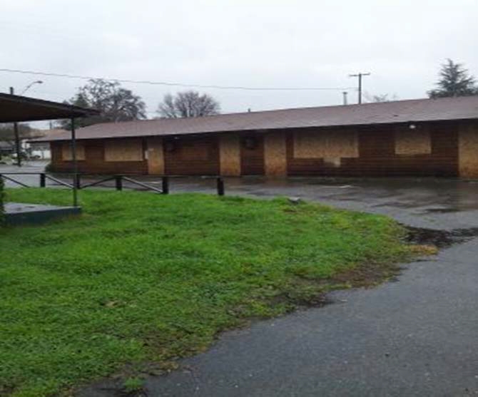 Cedar Cove Lodge in Lakeport, CA - Foto de edificio