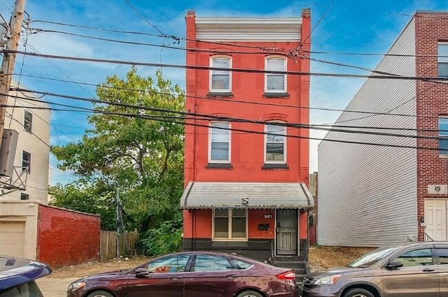 1604 W Montgomery Ave in Philadelphia, PA - Building Photo - Building Photo